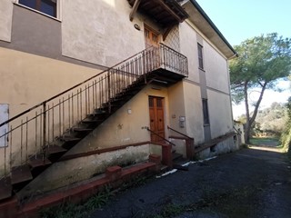 Casa Indipendente in Vendita a Fucecchio, zona Torre, 180'000€, 270 m²