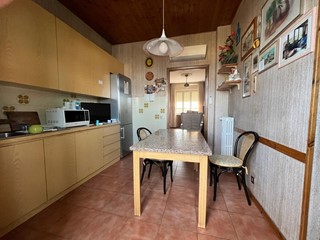 Quadrilocale in Vendita a Cascina, 150'000€, 86 m², con Box