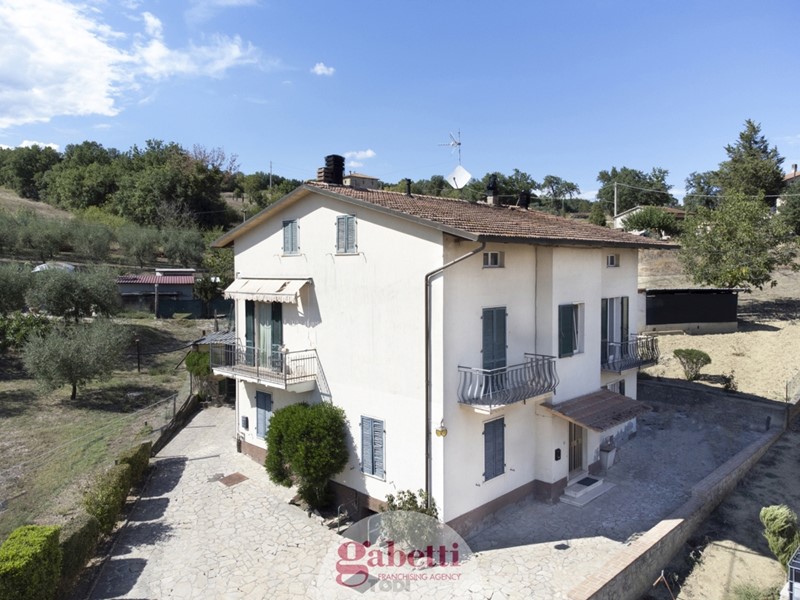Casa Indipendente in Vendita a Monte Castello di Vibio, 130'000€, 250 m²