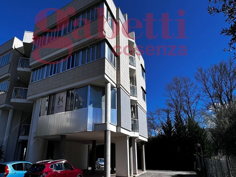 Ufficio in Affitto a Rende, 600€, 67 m²