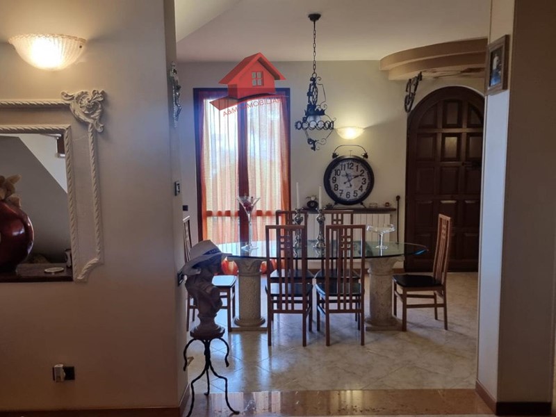 Villa in Vendita a Brembate, 430'000€, 221 m²