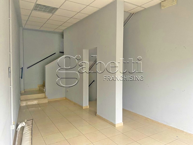 Ufficio in Affitto a Ferrara, 850€, 58 m²