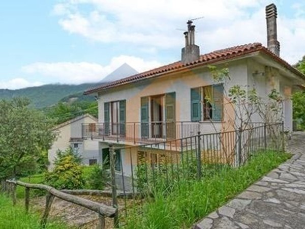 Casa Indipendente in Vendita a Stella, 195'000€, 240 m², con Box