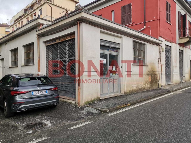 Capannone in Vendita a La Spezia, 220'000€, 239 m²