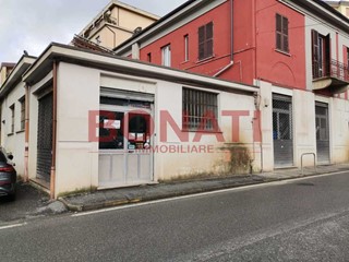 Capannone in Vendita a La Spezia, 220'000€, 239 m²