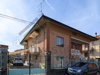 Casa Indipendente in Vendita a San Maurizio Canavese, 300'000€, 140 m², con Box