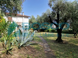 Casa Indipendente in Vendita a Bolano, zona Ceparana, 420'000&euro;, 254 m², con Box