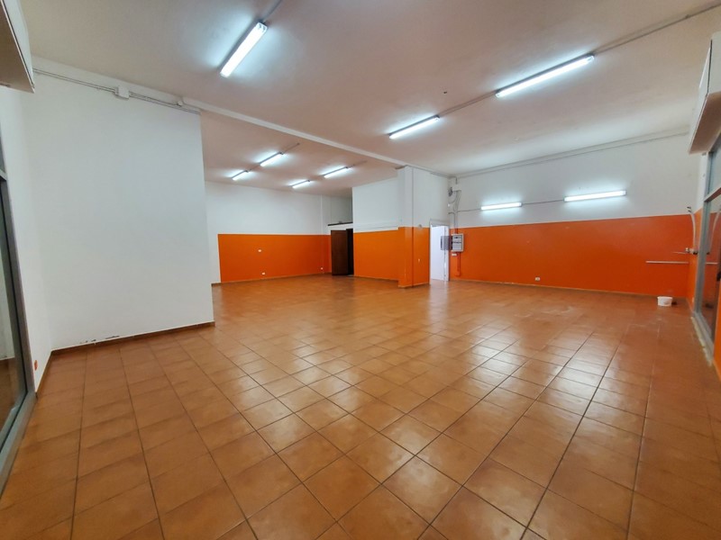 Immobile commerciale in Vendita a San Sperate, 220'000€, 150 m²