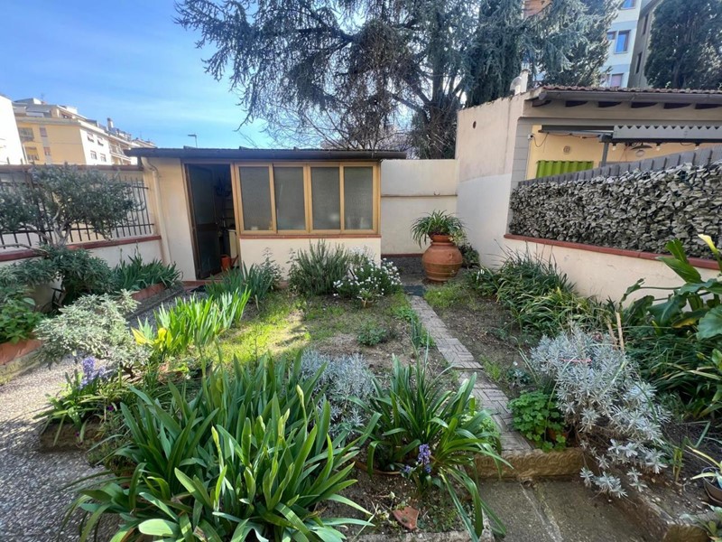 Casa Indipendente in Vendita a Firenze, zona Varlungo, 610'000€, 160 m²