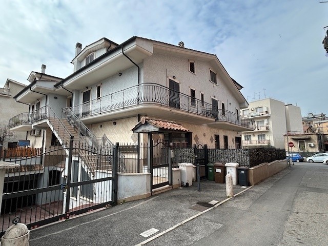 Trilocale in Vendita a Guidonia Montecelio, zona Villanova, 169'000€, 90 m²