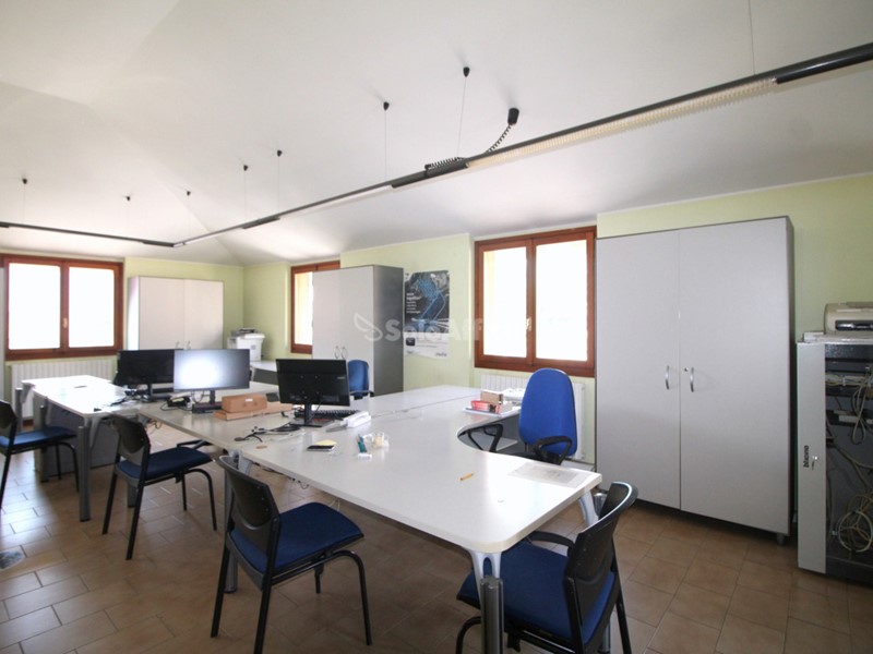 Ufficio in Affitto a Lecco, zona Caleotto, 1'500€, 142 m²