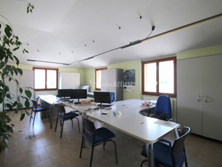 Ufficio in Affitto a Lecco, zona Caleotto, 1'500€, 142 m²
