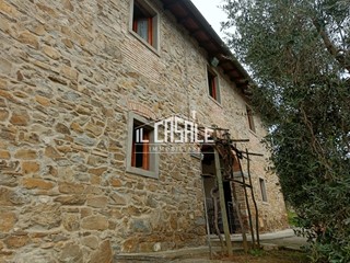 Rustico in Vendita a Dicomano, 60'000€, 114 m²