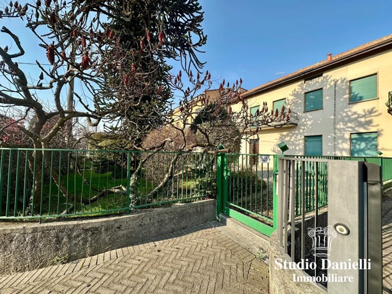 Capannone in Vendita a Alzate Brianza, 259'000€, 423 m²