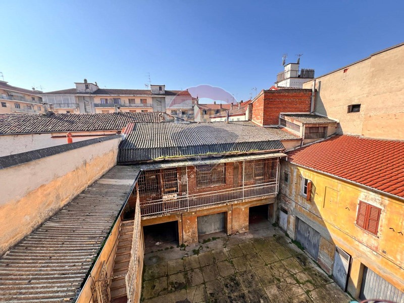 Appartamento in Vendita a Valenza, 340'000€, 650 m²