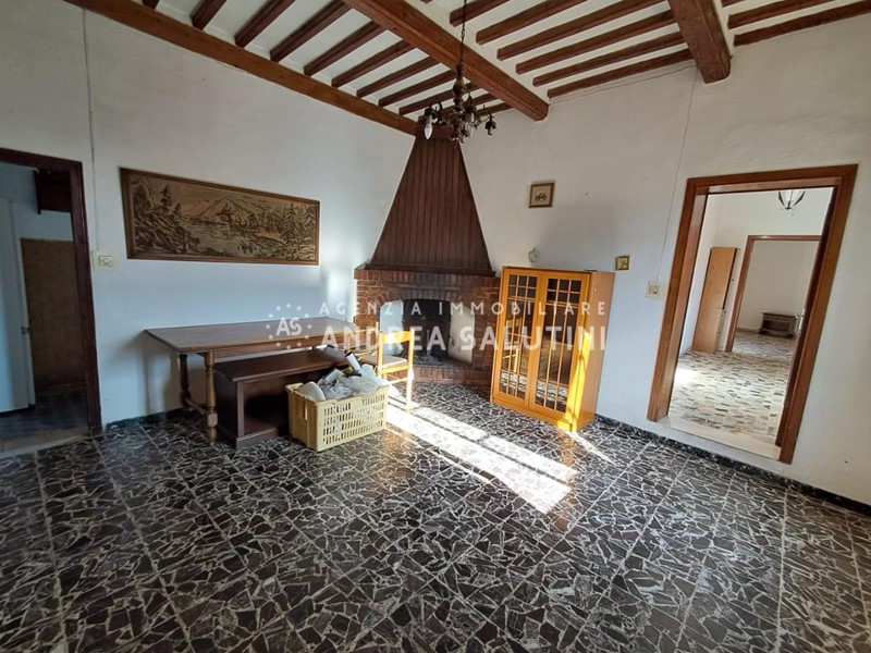 Quadrilocale in Vendita a Buti, 69'000€, 100 m²