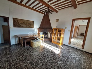 Quadrilocale in Vendita a Buti, 69'000€, 100 m²