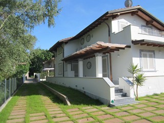 Villa in Vendita a Pietrasanta, zona Fiumetto, 1'500'000€, 200 m², arredato