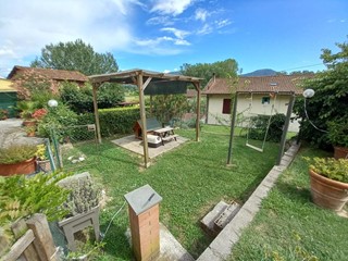 Appartamento in Vendita a Lucca, zona Santa Maria a Colle, 155'000€, 117 m²