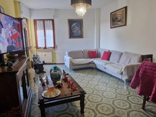 Quadrilocale in Vendita a Carrara, zona Marina di Carrara, 230'000€, 100 m², arredato