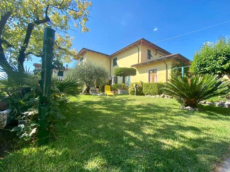 Villa bifamiliare in Vendita a Luni, zona Dogana, 308'000€, 130 m², arredato
