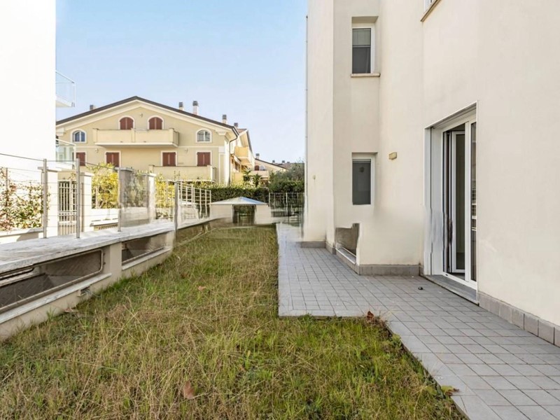 Trilocale in Vendita a Massa, zona Ronchi, 380'000€, 87 m²