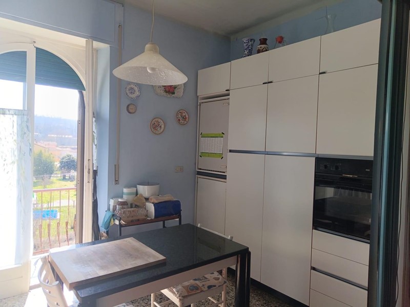 Appartamento in Vendita a Villafranca in Lunigiana, 85'000€, 122 m², arredato