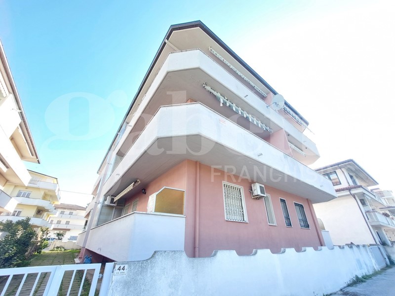 Trilocale in Vendita a Alba Adriatica, 135'000€, 64 m², arredato