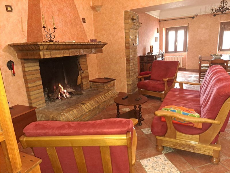 Villa in Vendita a Bellante, 170'000€, 230 m²