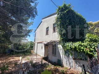 Casale in Vendita a Mosciano Sant'Angelo, 95'000€, 200 m²