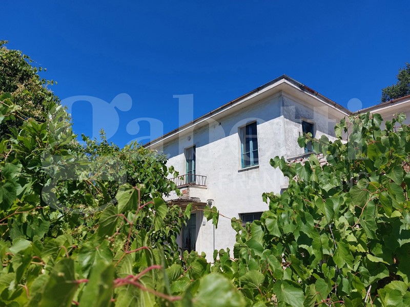 Casale in Vendita a Mosciano Sant'Angelo, 130'000€, 200 m²