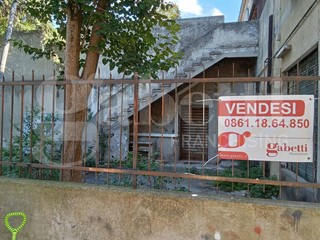 Magazzino in Vendita a Giulianova, 36'000€, 61 m²