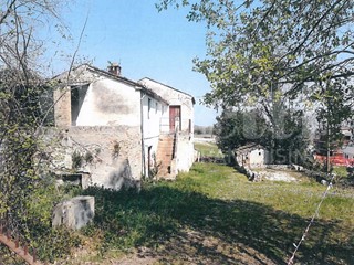 Casale in Vendita a Teramo, 75'000€, 200 m²