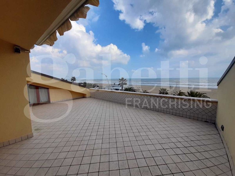 Attico in Vendita a Tortoreto, 650'000€, 320 m², arredato