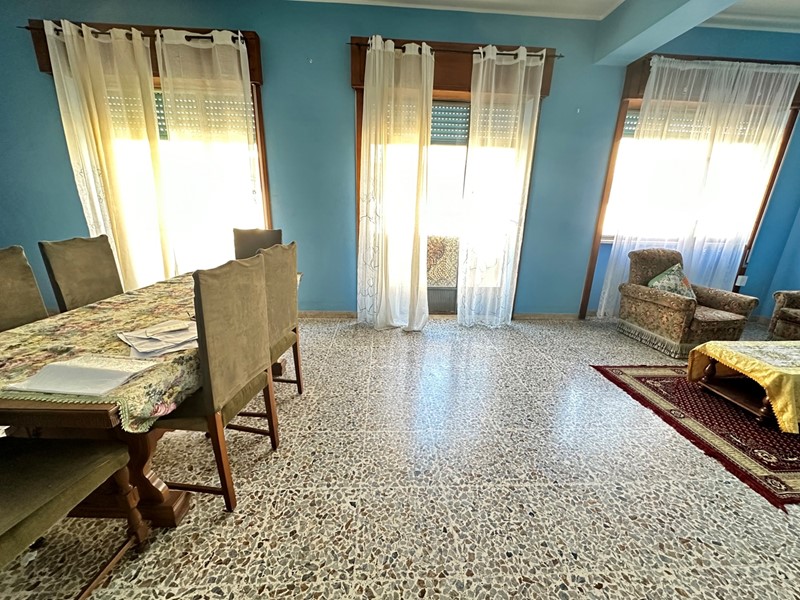 Appartamento in Vendita a Barcellona Pozzo di Gotto, 70'000€, 160 m²