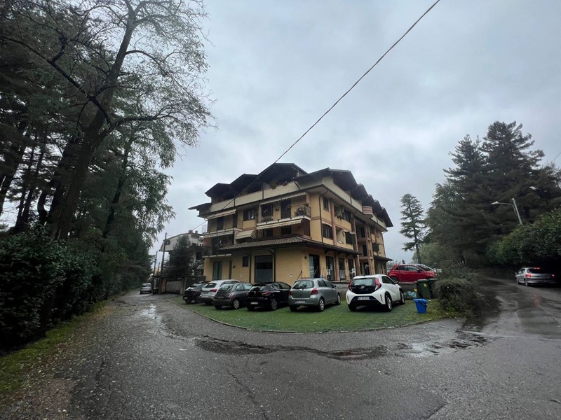 Negozio in Vendita a Arsago Seprio, 65'000€, 135 m², con Box