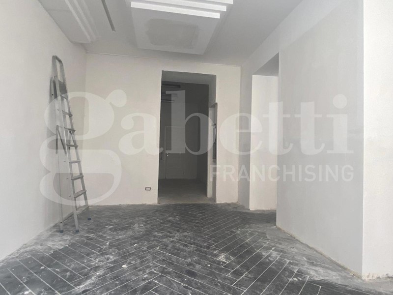 Negozio in Affitto a Roma, 5'500€, 70 m²