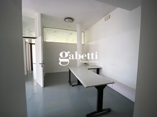 Ufficio in Vendita a Bagnoli di Sopra, 110'000€, 150 m², arredato