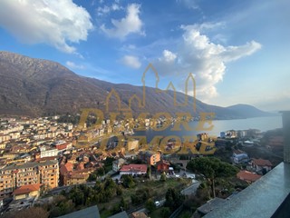 Appartamento in Vendita a Omegna, 350'000€, 143 m², con Box