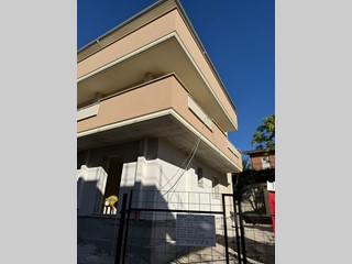 Trilocale in Vendita a Fonte Nuova, 189'000€, 75 m², con Box