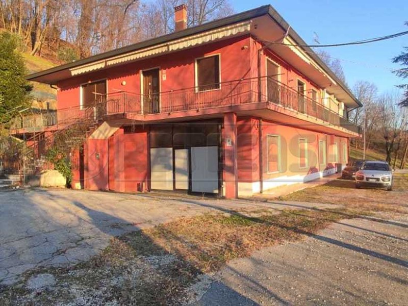 Casa Indipendente in Vendita a Chiampo, zona CHIAMPO COLLINARE, 180 m², arredato