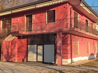 Casa Indipendente in Vendita a Chiampo, zona CHIAMPO COLLINARE, 180 m², arredato