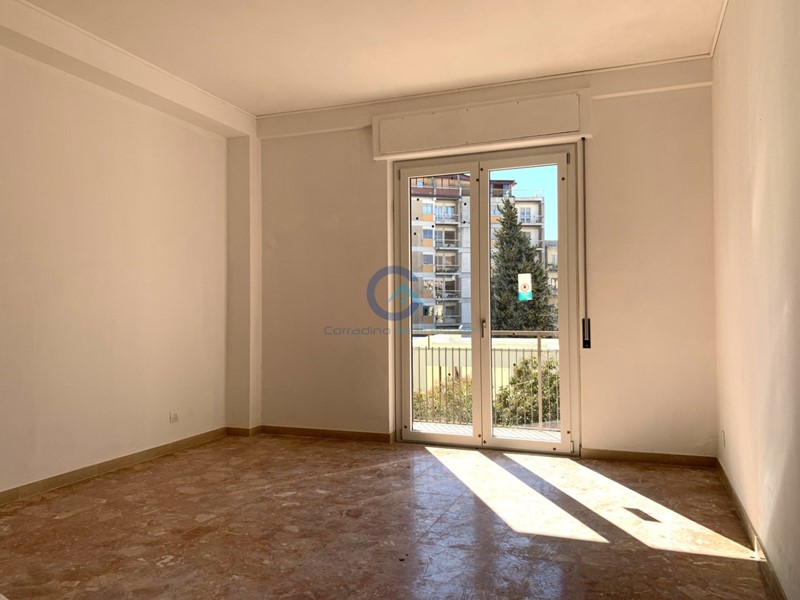 Appartamento in Affitto a Catanzaro, zona Catanzaro Centro, 800€, 170 m²