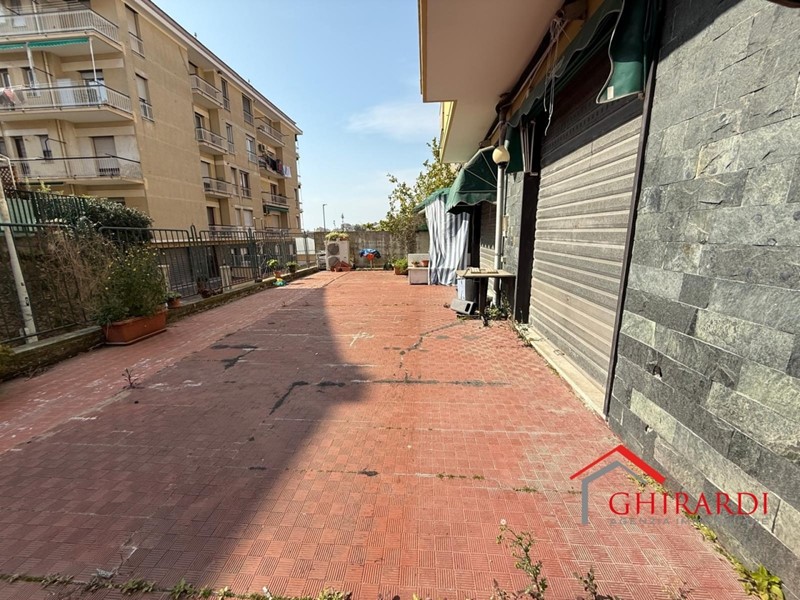 Immobile commerciale in Affitto a Genova, zona Sestri Ponente, 260 m², arredato