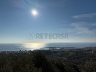 Villa in Vendita a Pietra Ligure, 870'000€, 230 m², con Box