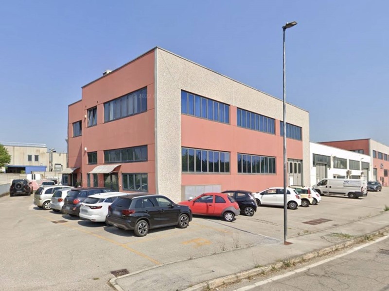 Laboratorio in Vendita a Ponzano Veneto, zona Merlengo, 260'000€, 427 m²