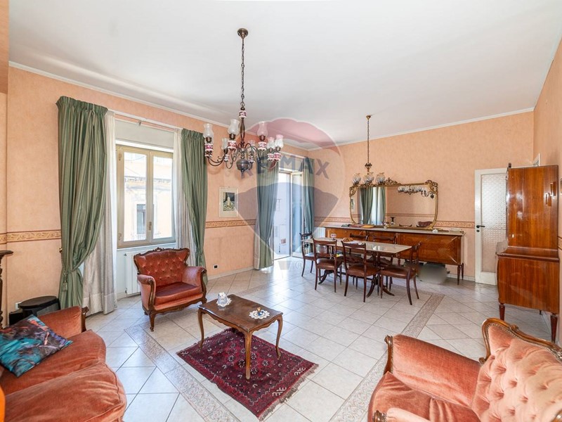 Quadrilocale in Vendita a Catania, zona Villa Bellini, 220'000€, 171 m²