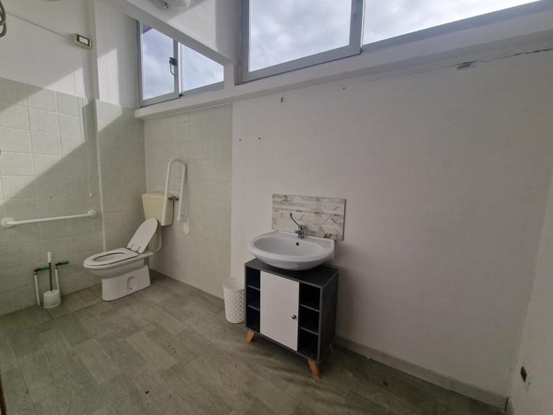 Immobile commerciale in Affitto a Carrara, zona Fossola, 350€, 35 m²