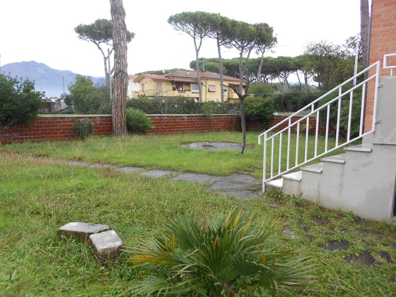 Quadrilocale in Vendita a Massa, zona Marina di Massa, 245'000€, 80 m², arredato