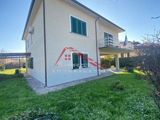 Villa in Vendita a San Giuliano Terme, zona Pontasserchio, 515'000€, 205 m², arredato